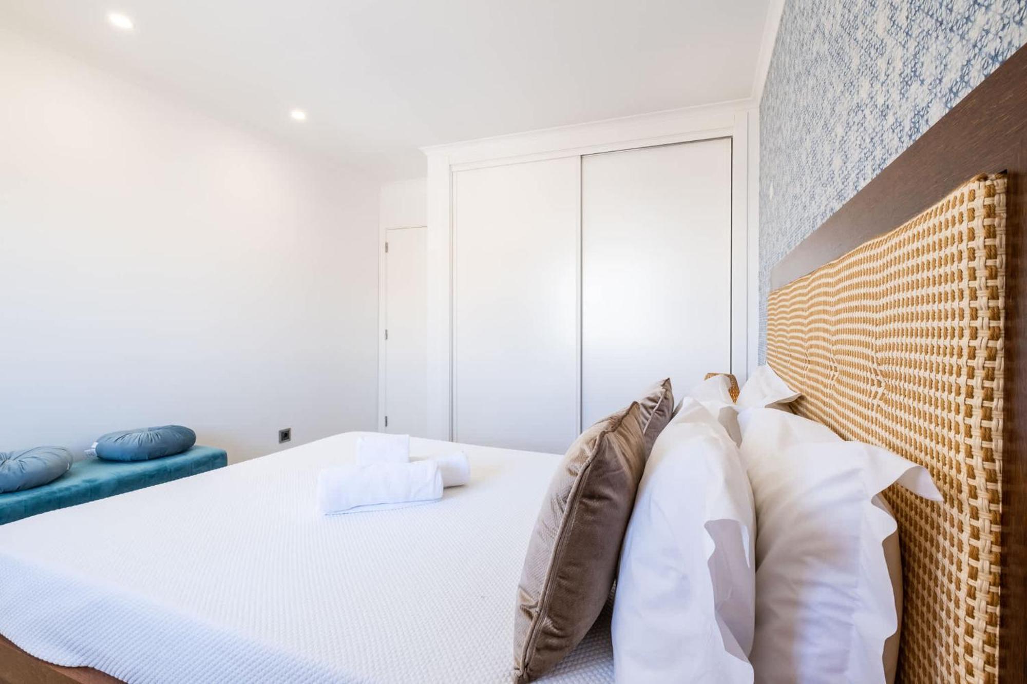 Riu - Close To Bars Shops And Restaurants *