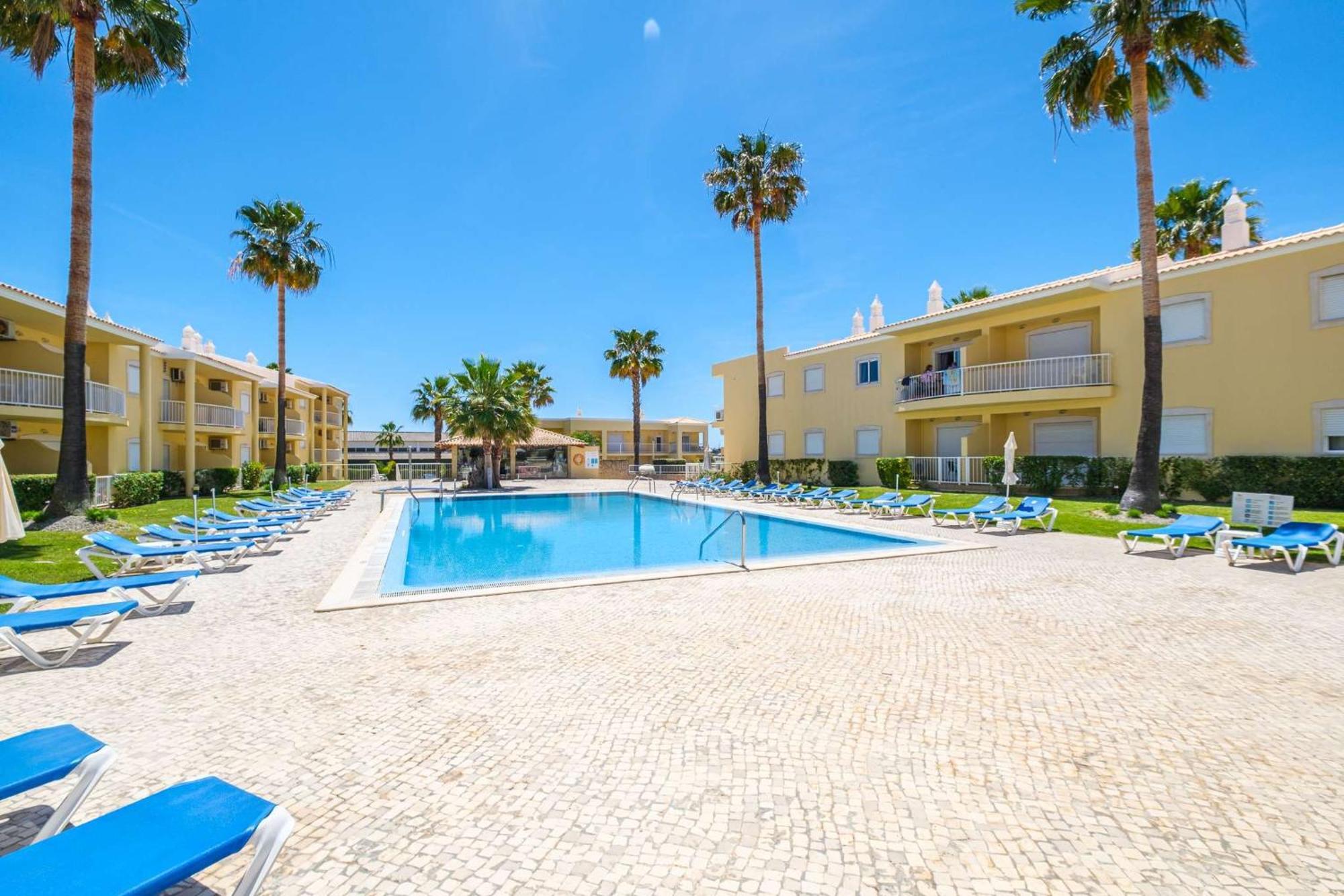 Vakantiehuis Riu - Close To Bars Shops And Restaurants *