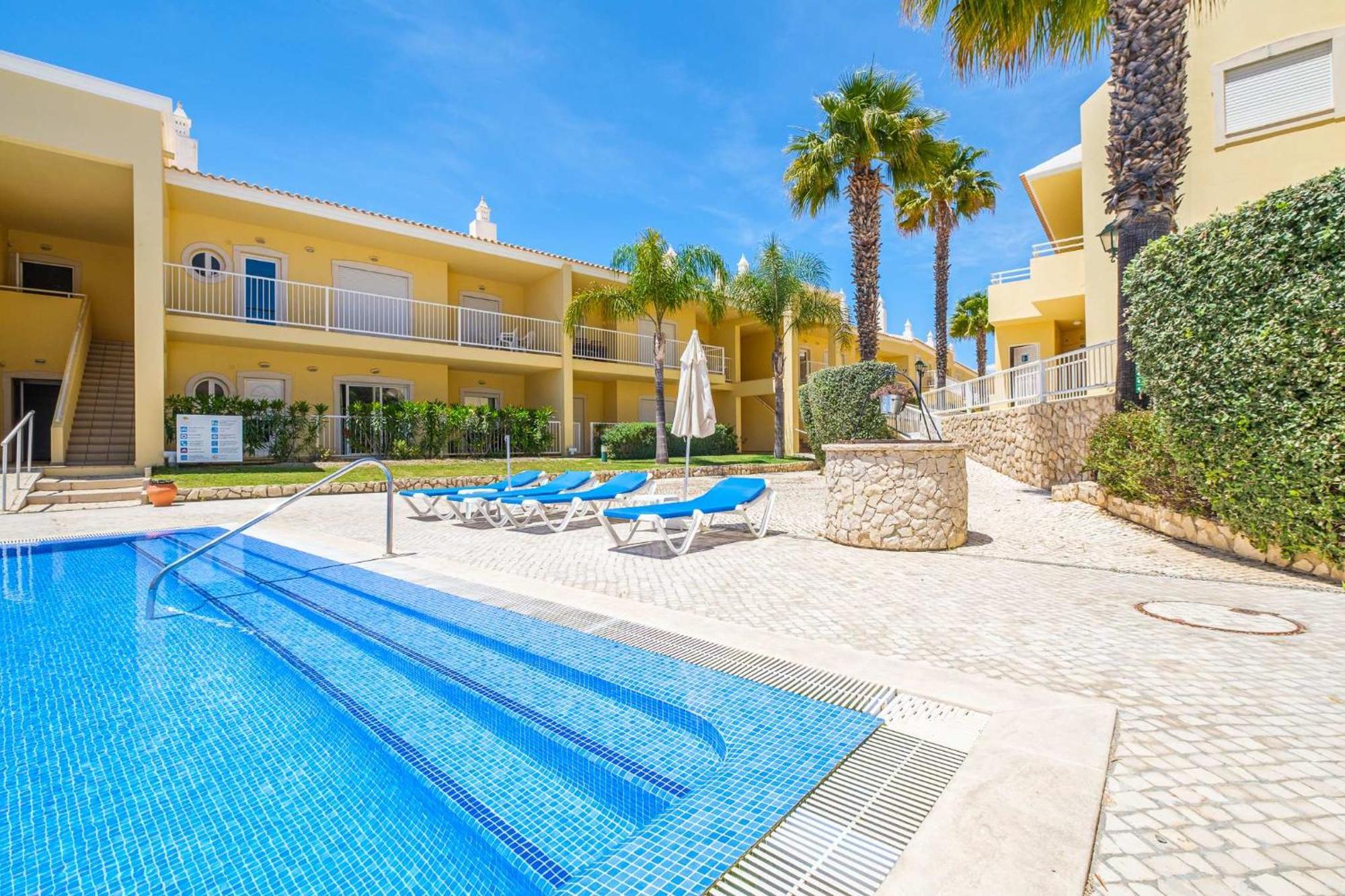Vakantiehuis Riu - Close To Bars Shops And Restaurants