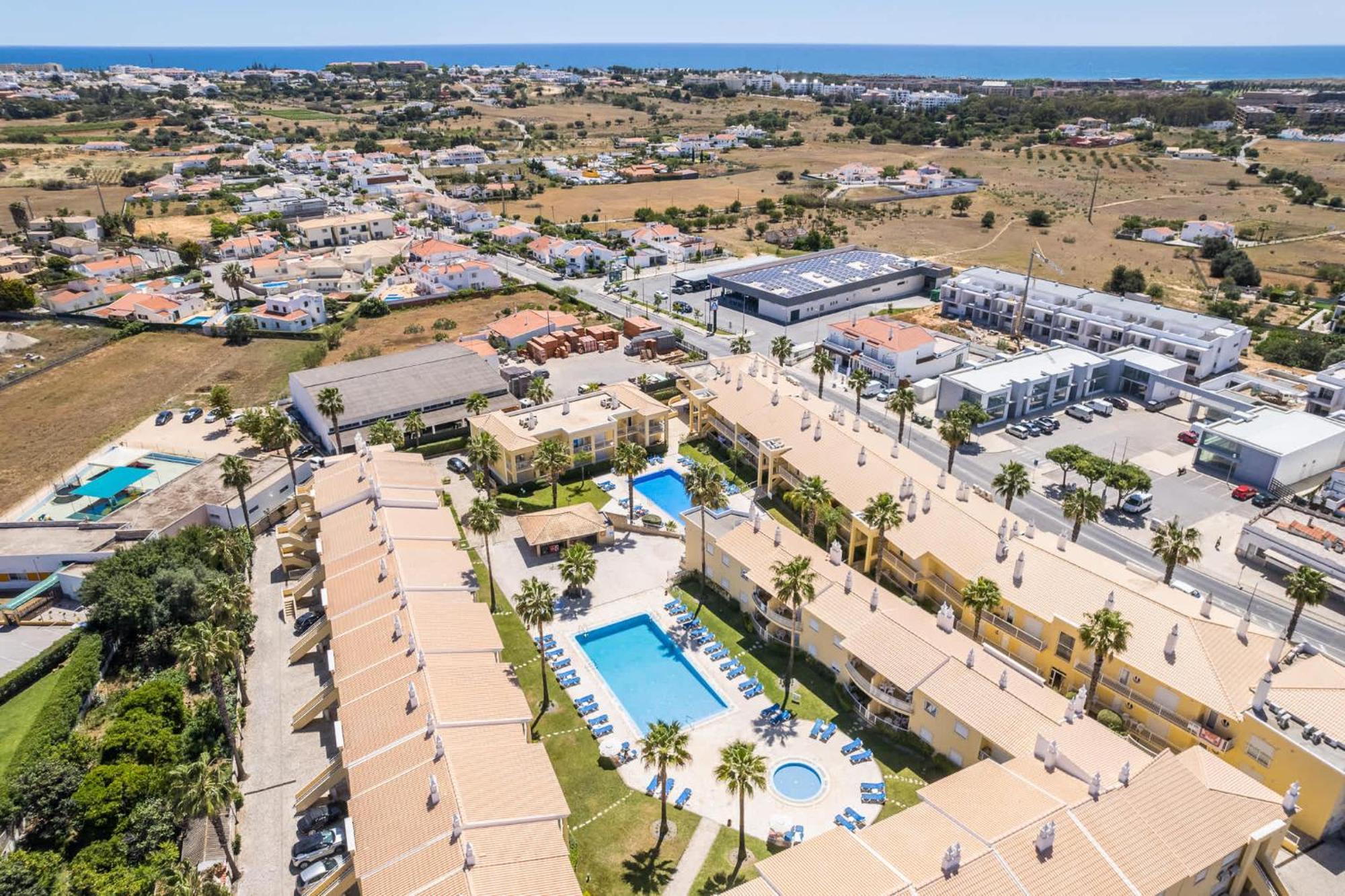 Riu - Close To Bars Shops And Restaurants Vakantiehuis